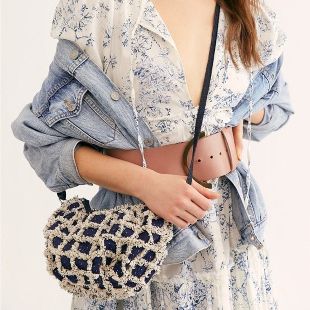 Free People Zamora Fringed Crossbody Bag in navy/cream strap boho cottagecore - Picture 1 of 8